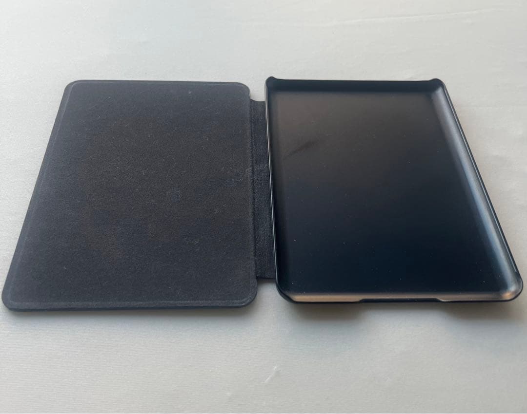 Amazon Kindle Paperwhite 第10世代 本体とカバー