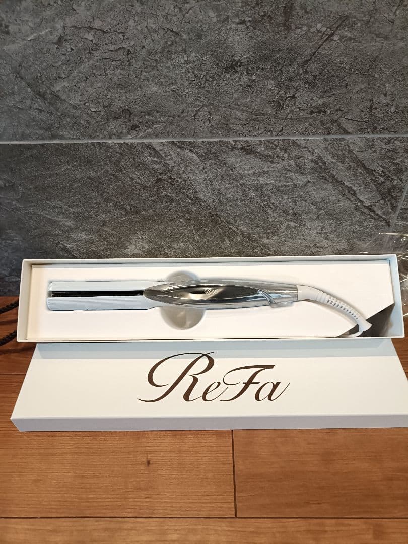 新品未使用　ReFa リファビューテック ストレートアイロン