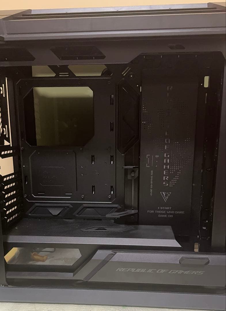 ROG HYPERION ゲーミングPCケース