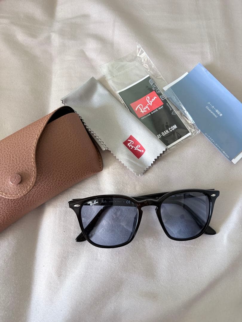 Ray-Ban RB2132 ブラックサングラス