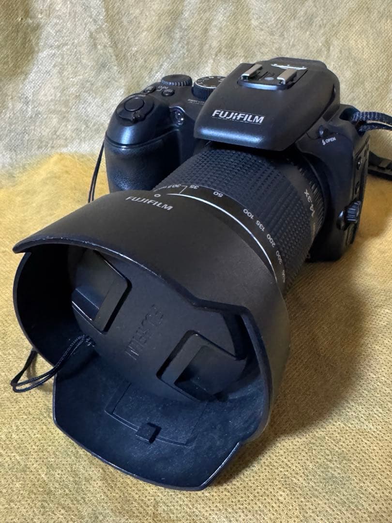 Fujifilm デジタル一眼レフカメラ　FinePix S200 EXR