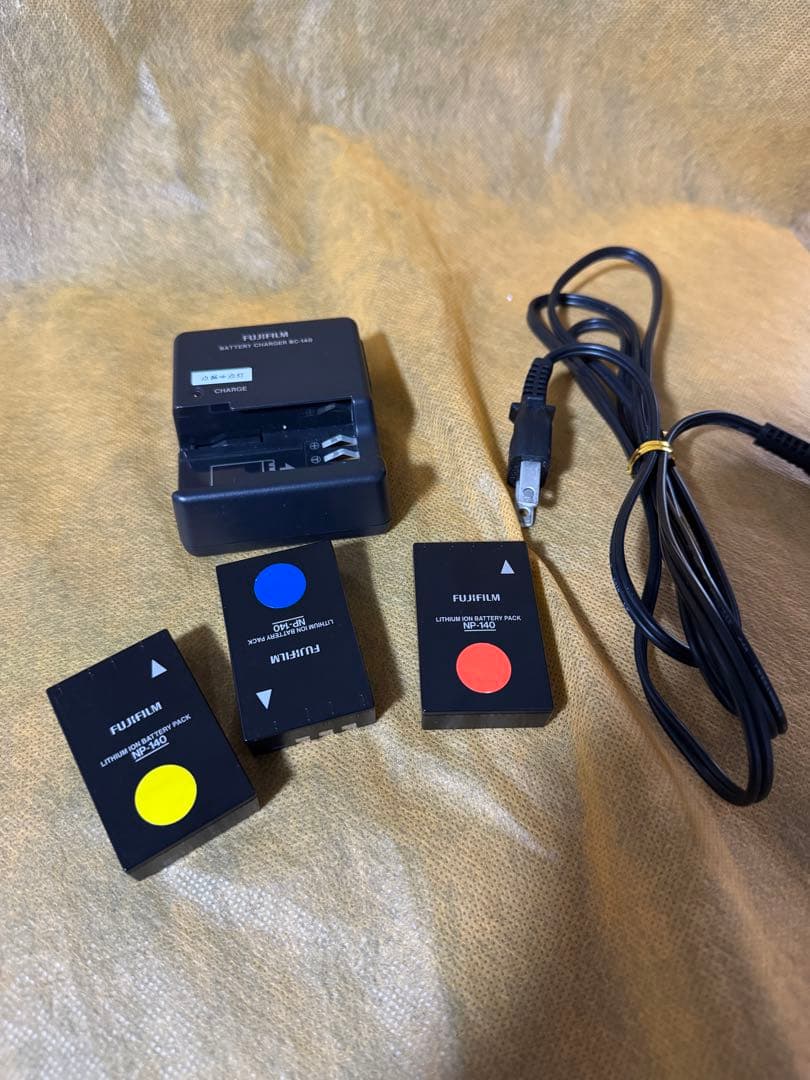 Fujifilm デジタル一眼レフカメラ　FinePix S200 EXR