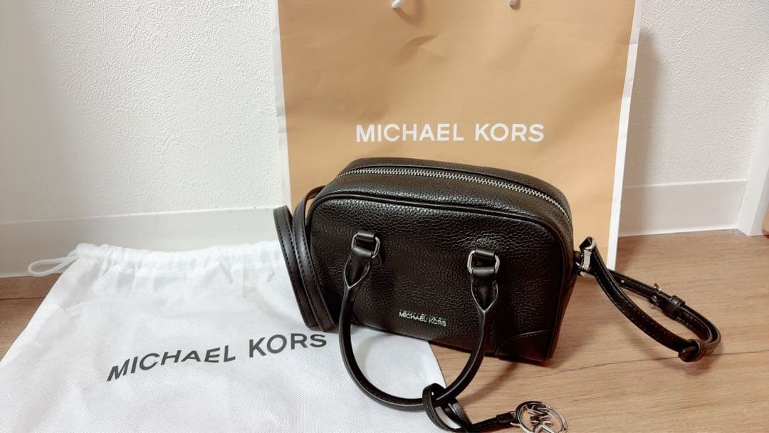 MICHAEL KORS ブラックショルダーバッグ