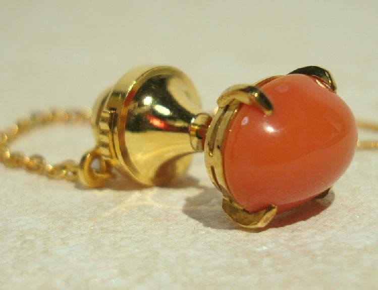 お値引き！K18台　サンゴ　タイタック/タイピン