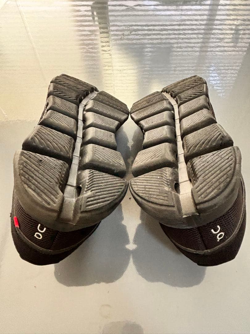 美品！[オン] ランニングシューズ Cloud 5 メンズ