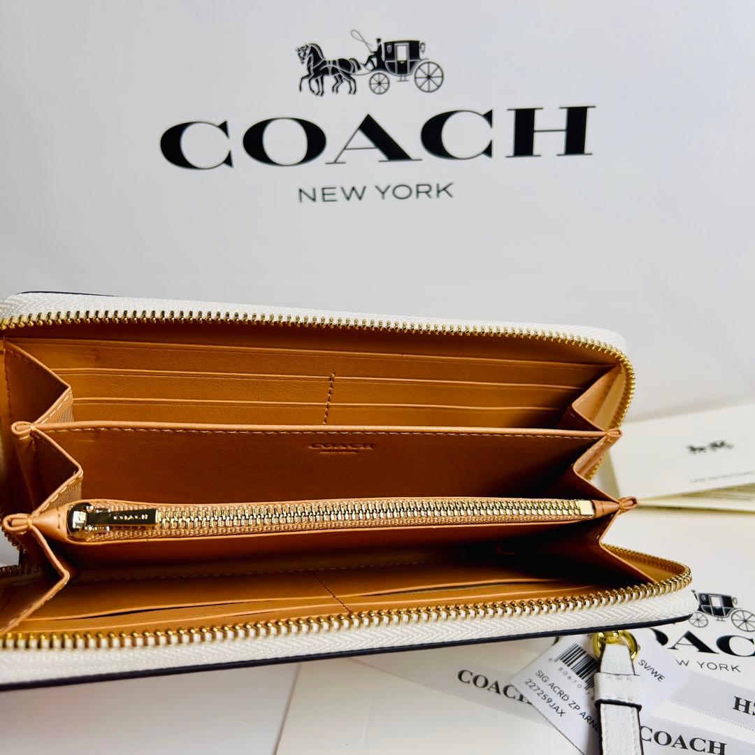 新品未使用COACHコーチ長財布 ホワイト パンチングロゴ ストラップ付 ギフト
