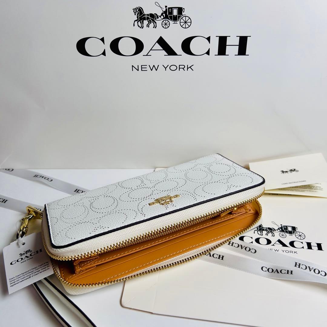 新品未使用COACHコーチ長財布 ホワイト パンチングロゴ ストラップ付 ギフト