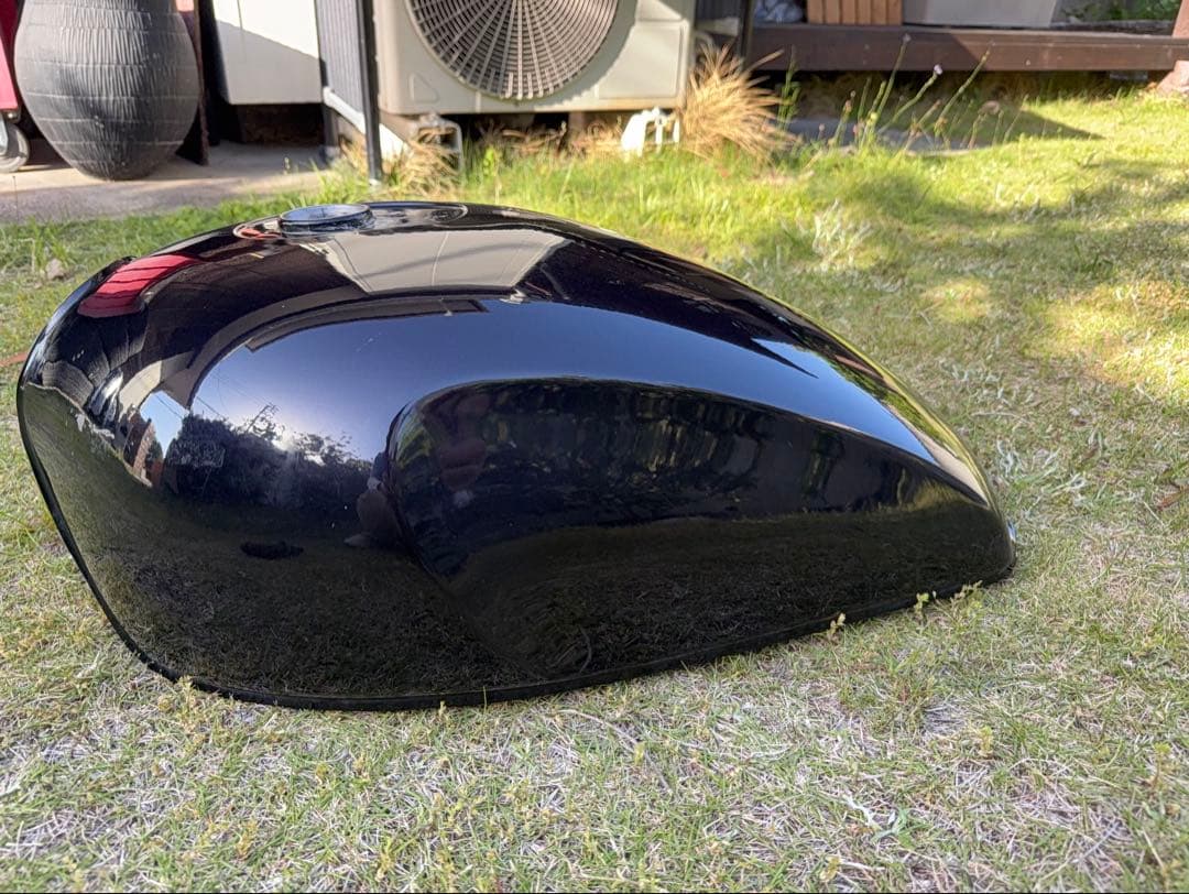 ゼファー1100 純正ガソリンタンク　純正紫色