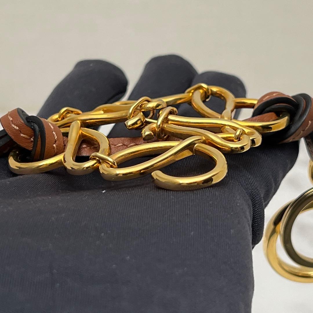 ロエベ アナグラム チャーム (カーフ) チャーム ゴールド/タン LOEWE