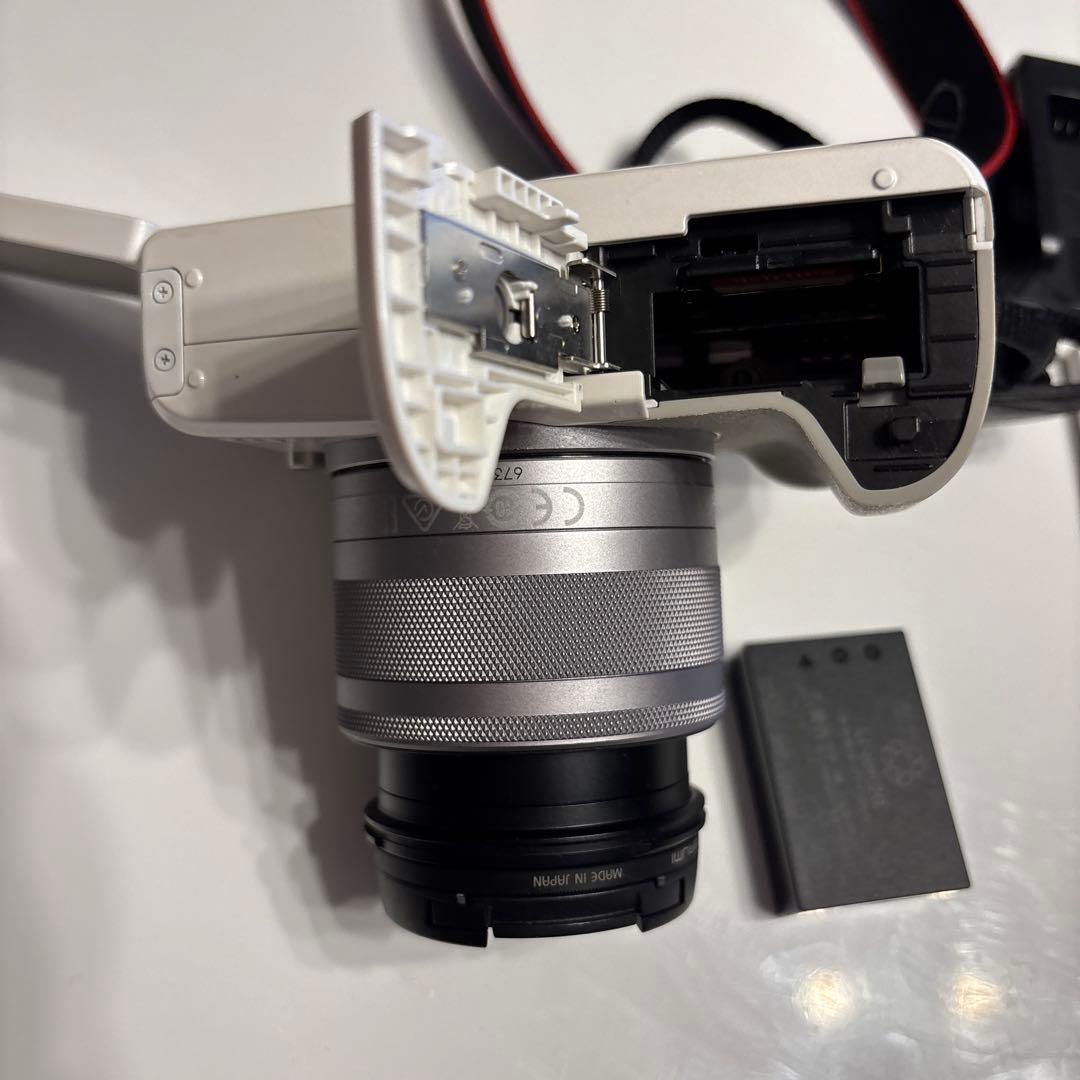 Canon EOS Kiss M ホワイト EF-M 15-45mm