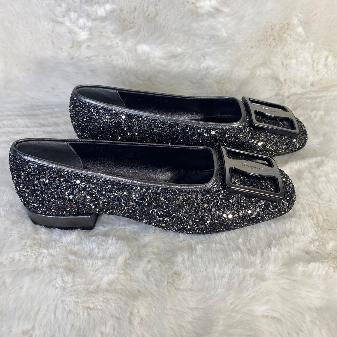 サルヴァトーレフェラガモ　フラット　グリッター ラメ　シルバー　ブラック　24