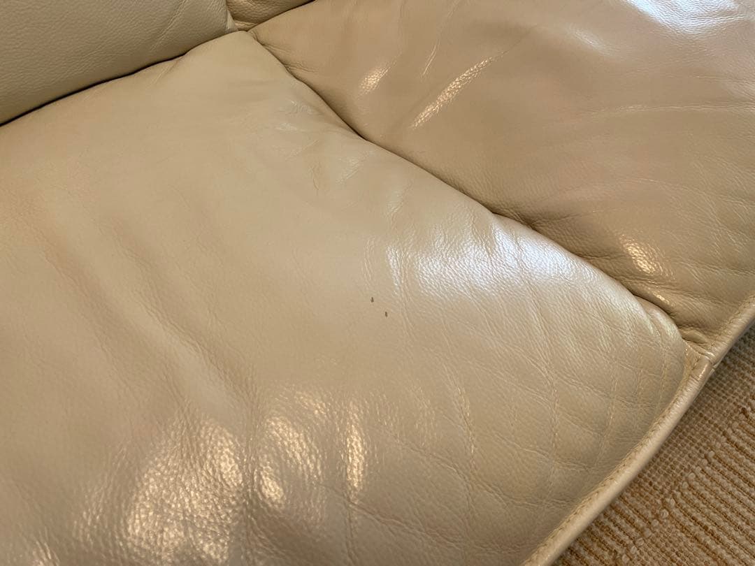 クリーム色 レザー 2人掛けソファ