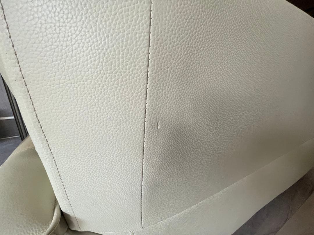 クリーム色 レザー 2人掛けソファ