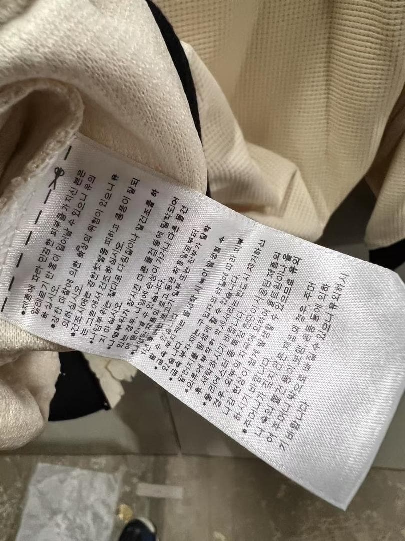 adidas トラックジャケット クリーム色s