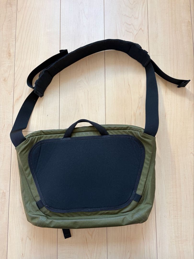 ARC’TERYX Granville 10 courier bag