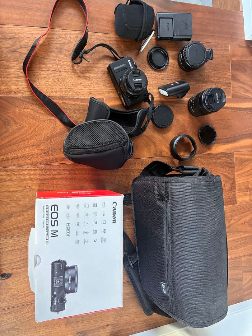 【値下げ】Canon EOS M ミラーレス一眼カメラ 本体と付属品