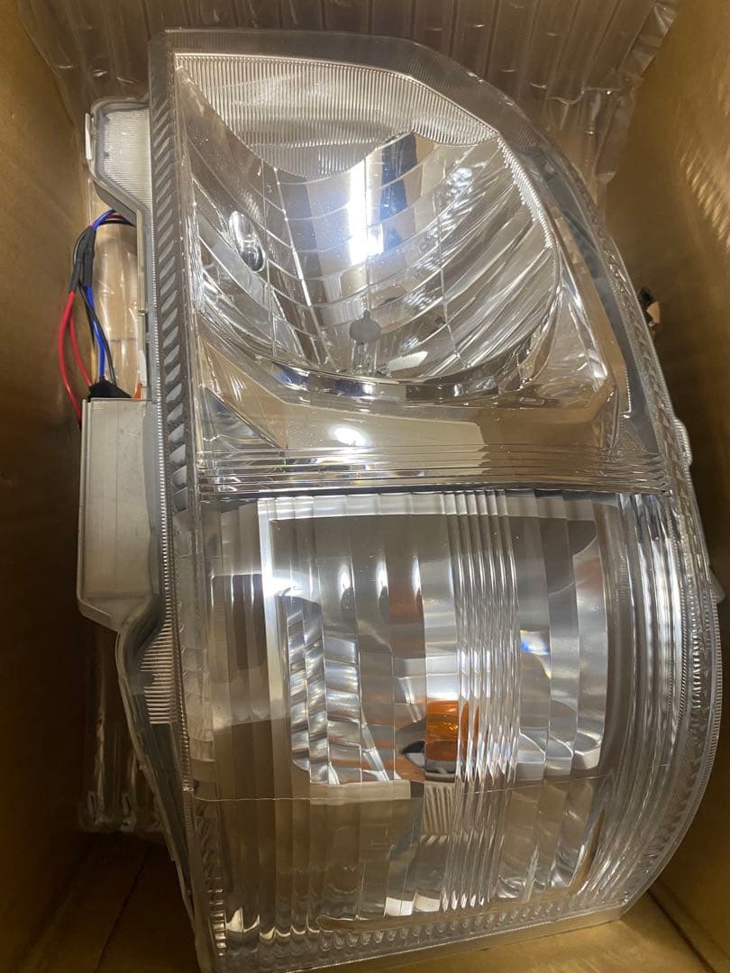 ハイエース 200系４型　純正ライト　左右セット