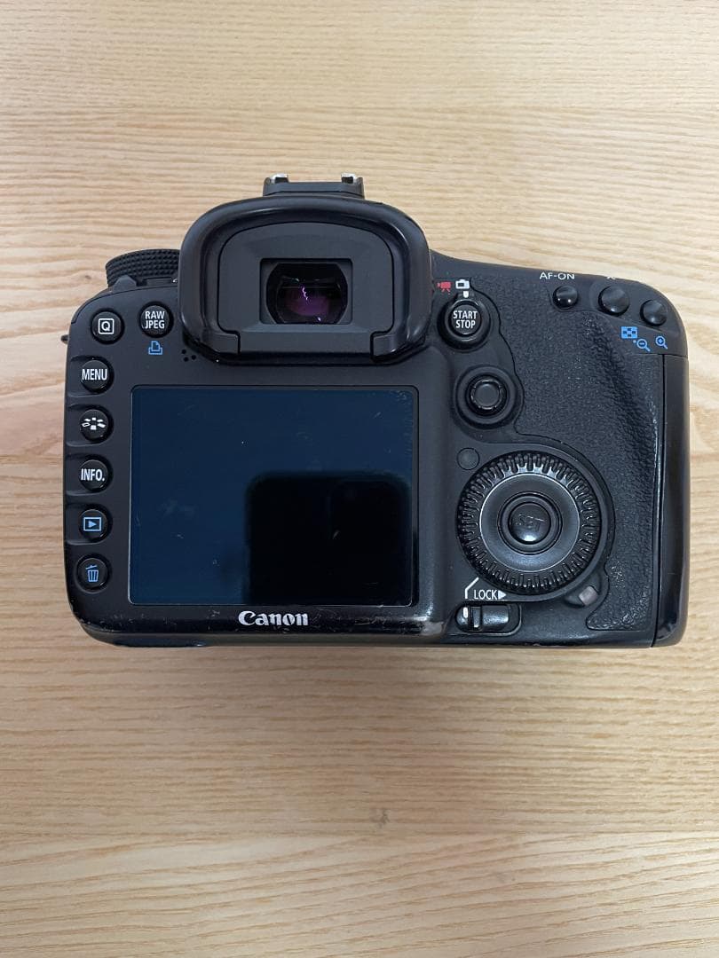 Canon EOS 7D ボディ本体 + 付属品・解説本付き
