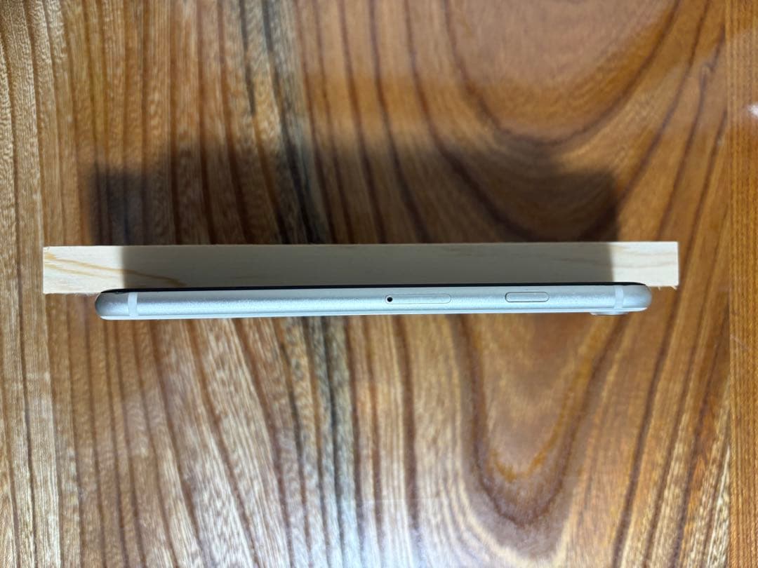 iPhone SE (第3世代) 64GB スターライトホワイト