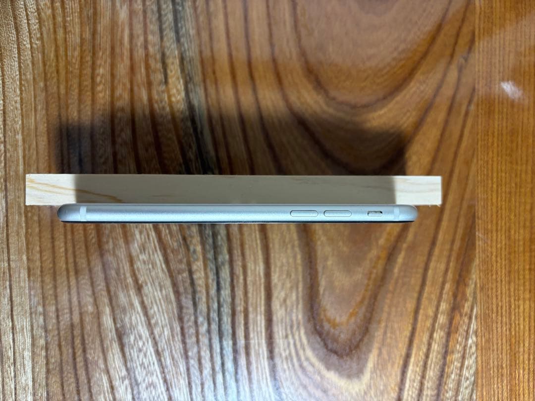 iPhone SE (第3世代) 64GB スターライトホワイト