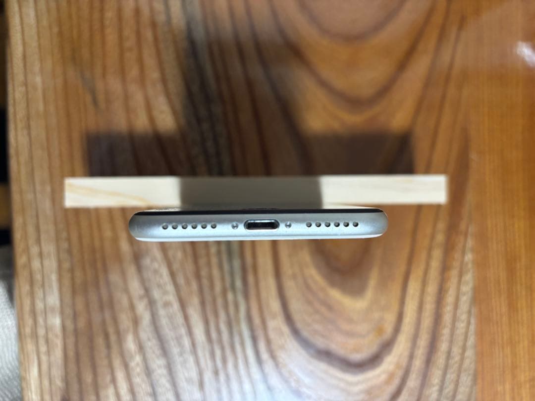 iPhone SE (第3世代) 64GB スターライトホワイト