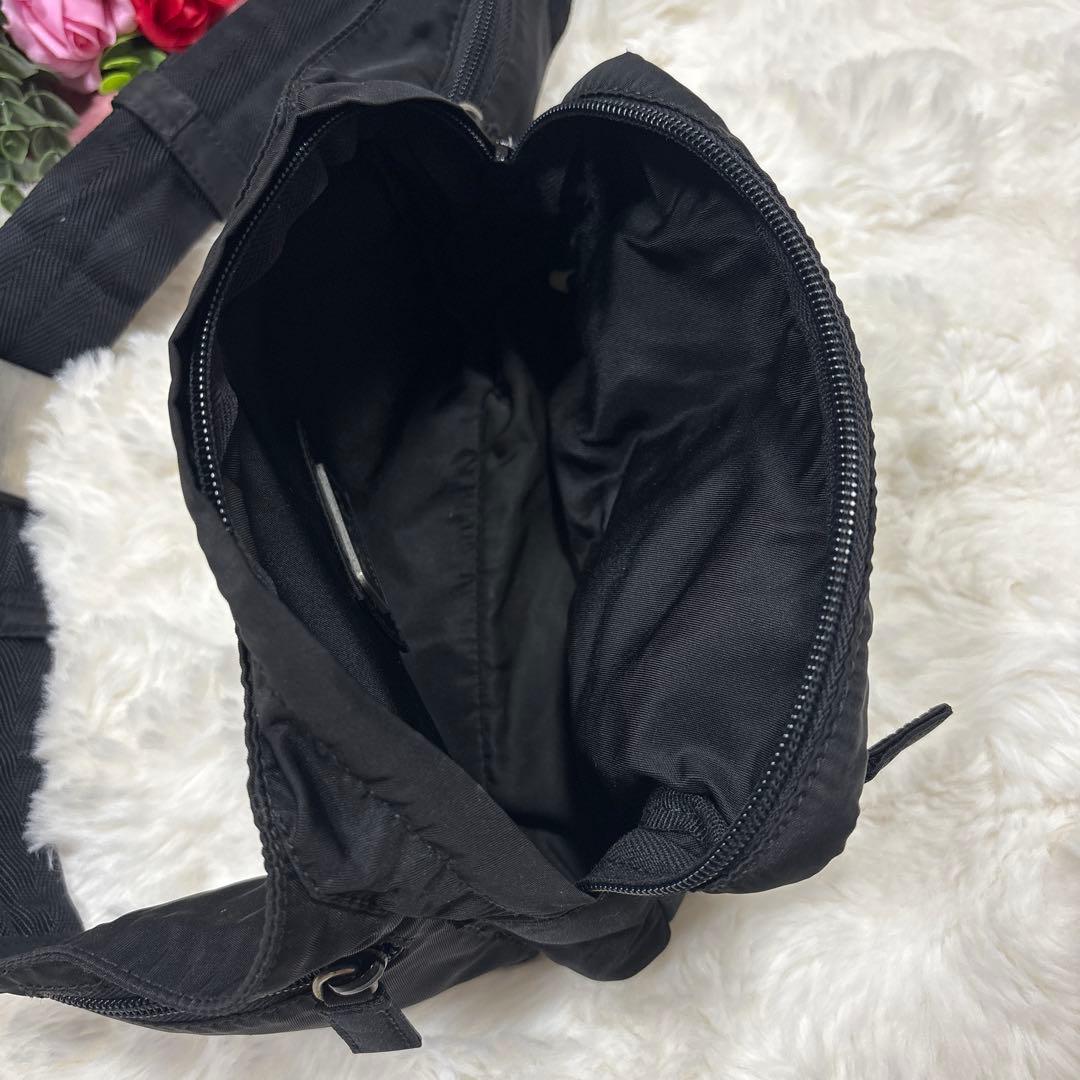 美品 PRADA プラダ ナイロン 三角プレート ボディバッグ ウエストポーチ