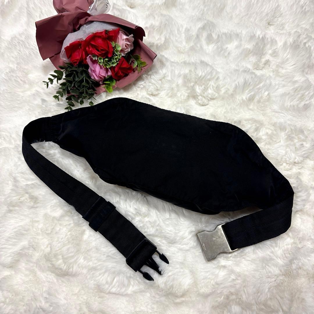 美品 PRADA プラダ ナイロン 三角プレート ボディバッグ ウエストポーチ