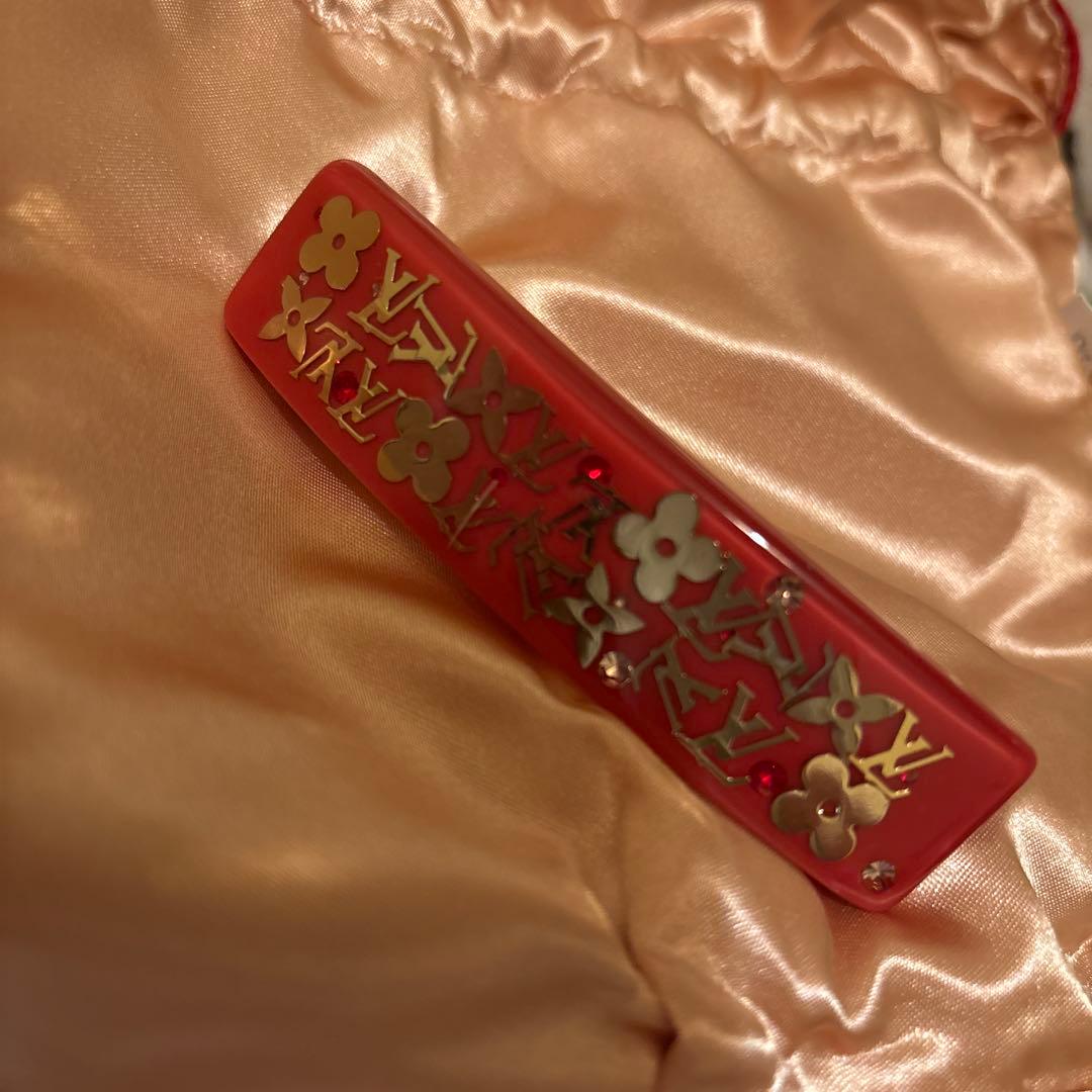 ゆうルイヴィトン　ヘア　バレッタ　レッド