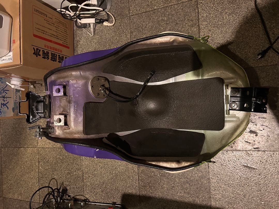 Kawasaki ZX9R/B 91年式　燃料タンク