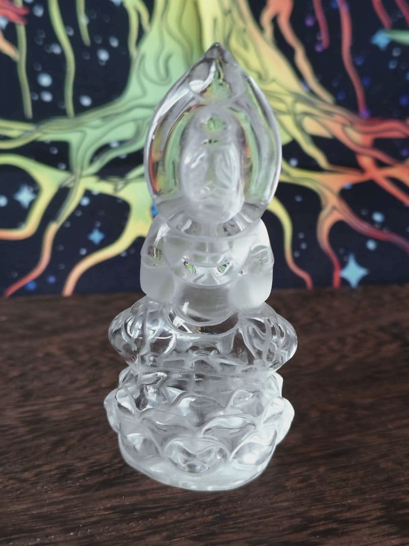 水晶　手彫り観音様　置物