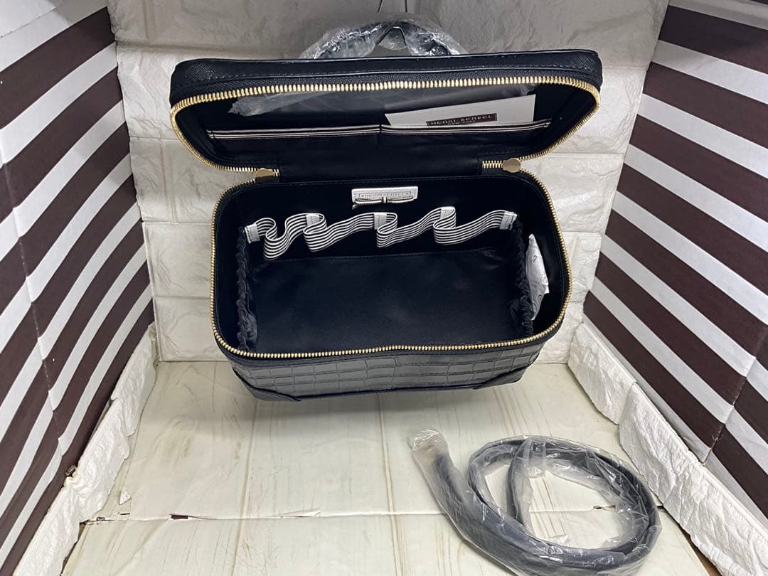 セール　ヘンリベンデル　黒 クロコダイル風 トレインバック　未使用品