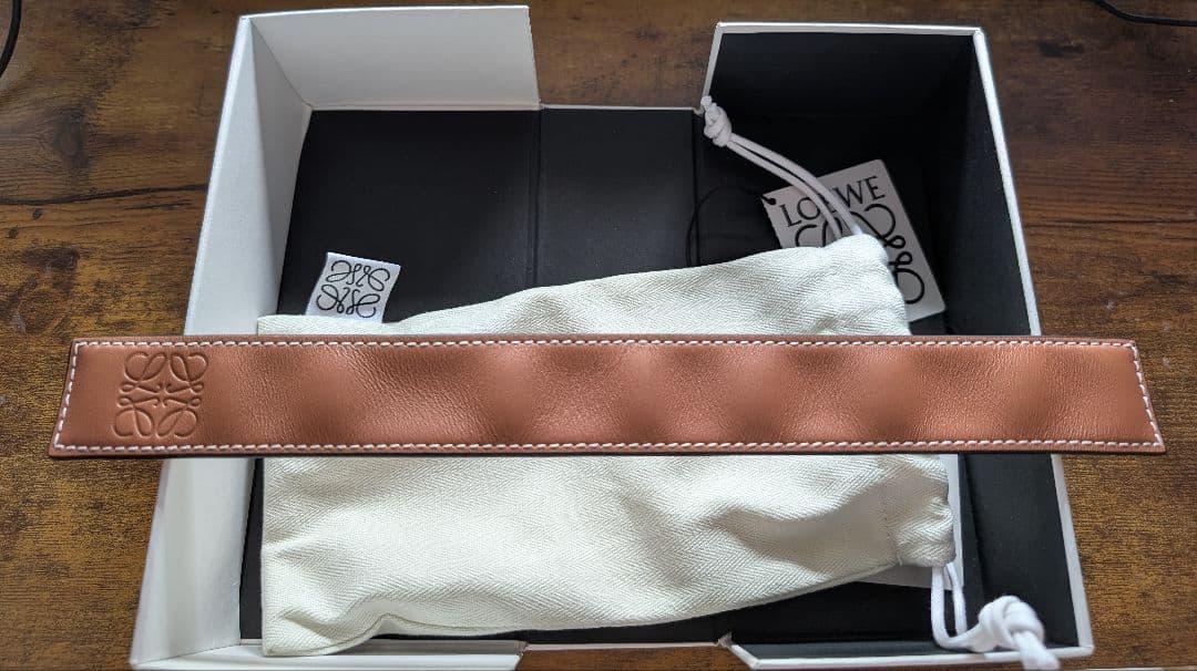 新品未使用　LOEWE ブラウンレザーバングル