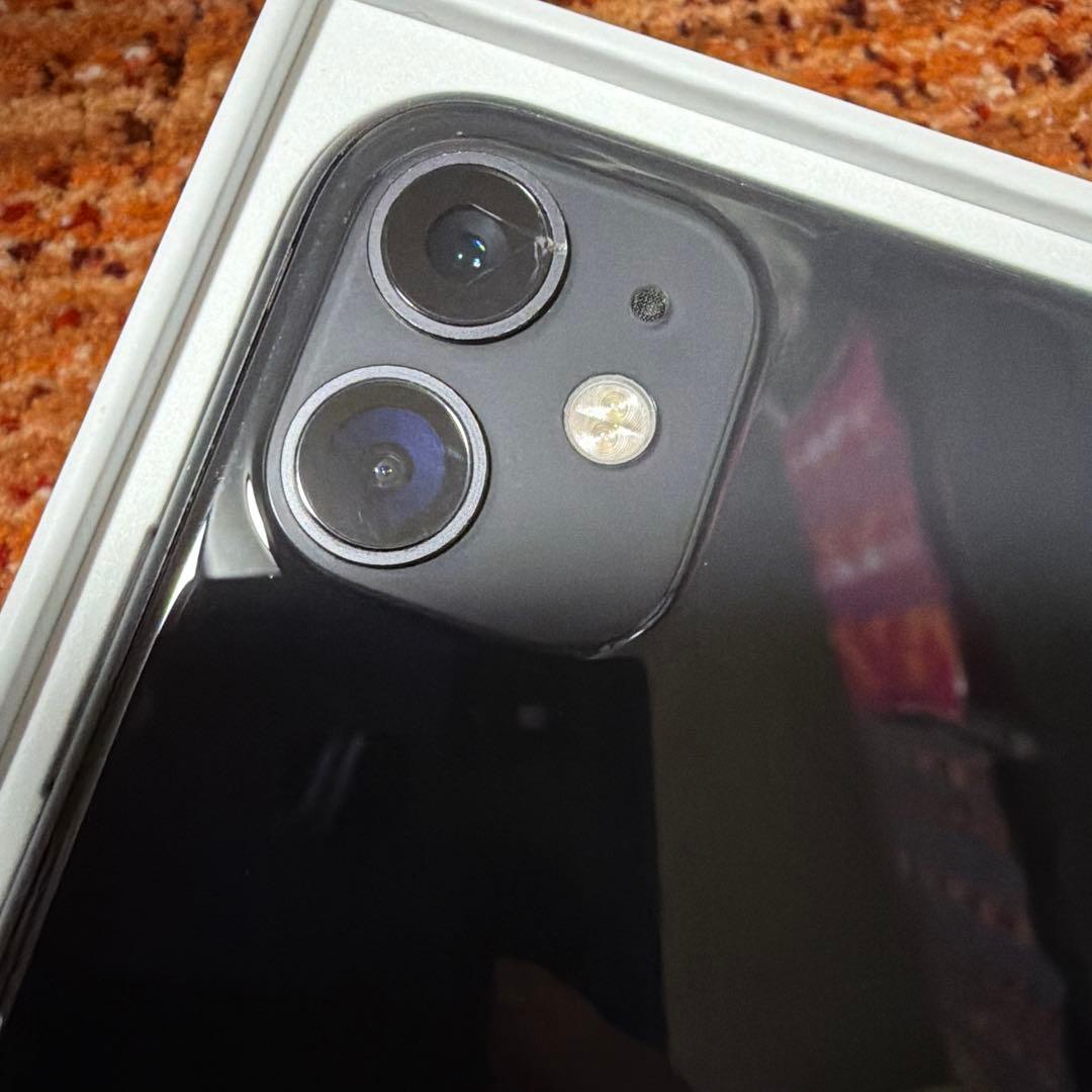 Apple iPhone 11 本体 ブラック　カバー付き