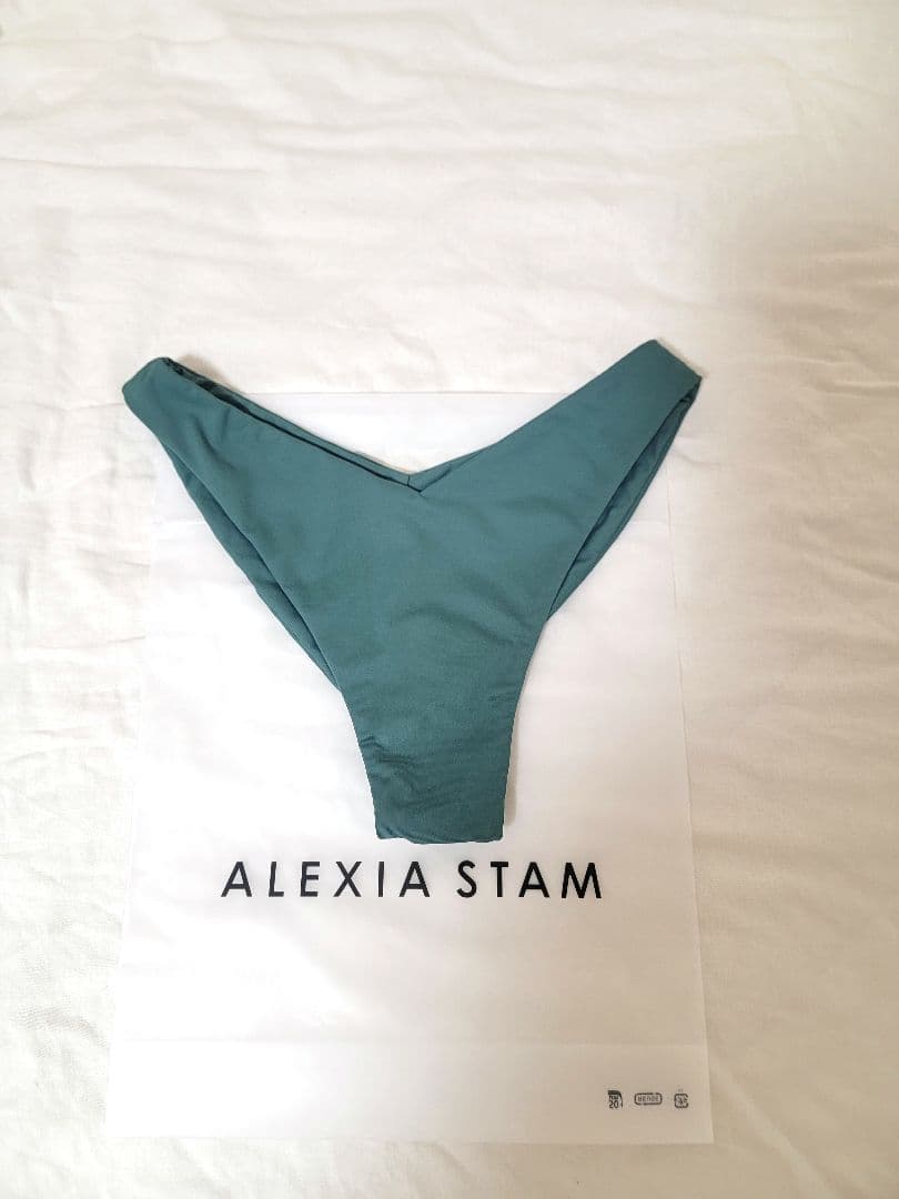 アリシアスタン　ハイレグカット