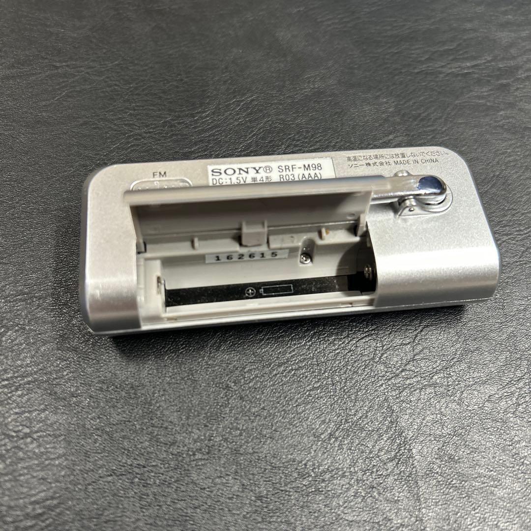 美品　SONY SRF-M98 FMラジオシルバー　PLLシンセサイザーラジオ