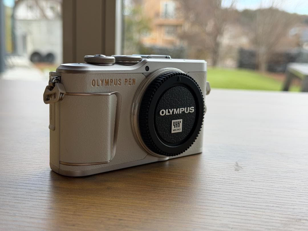 【美品】OLYMPUS PEN E-PL10 ダブルズームキット（ホワイト）