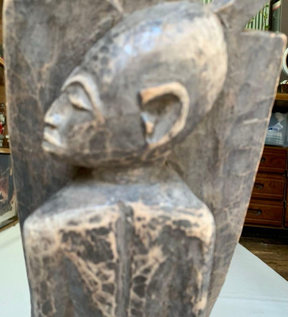 ちょこっと座って楽しい木彫りの椅子民芸品