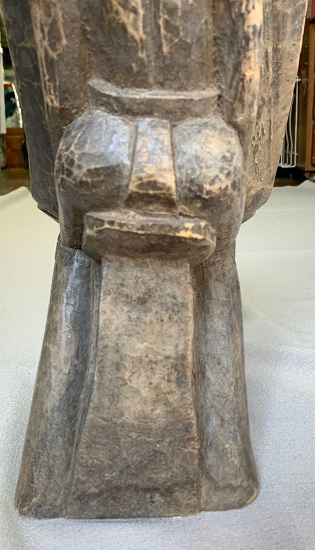 ちょこっと座って楽しい木彫りの椅子民芸品