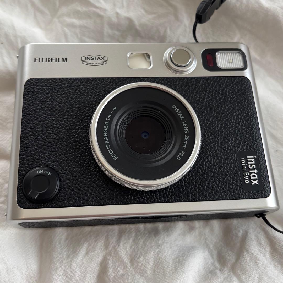 フィルムカメラ instax mini evo
