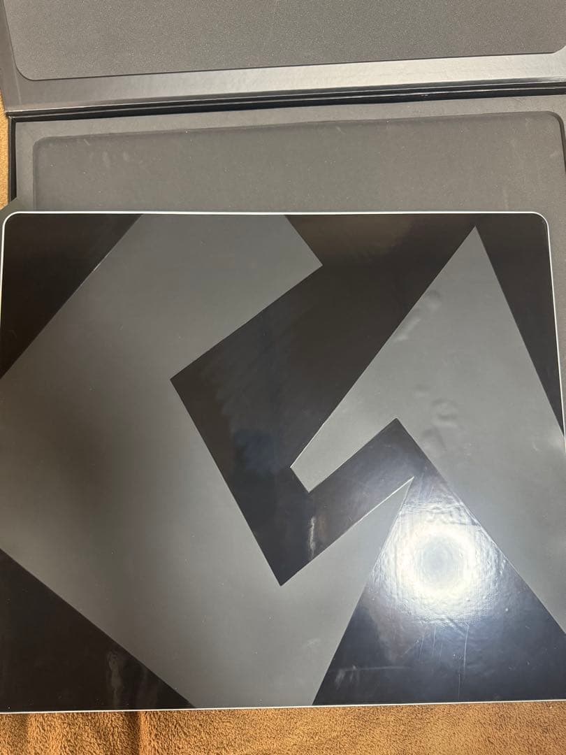 GLSSWRKS HANA　ガラスマウスパッド