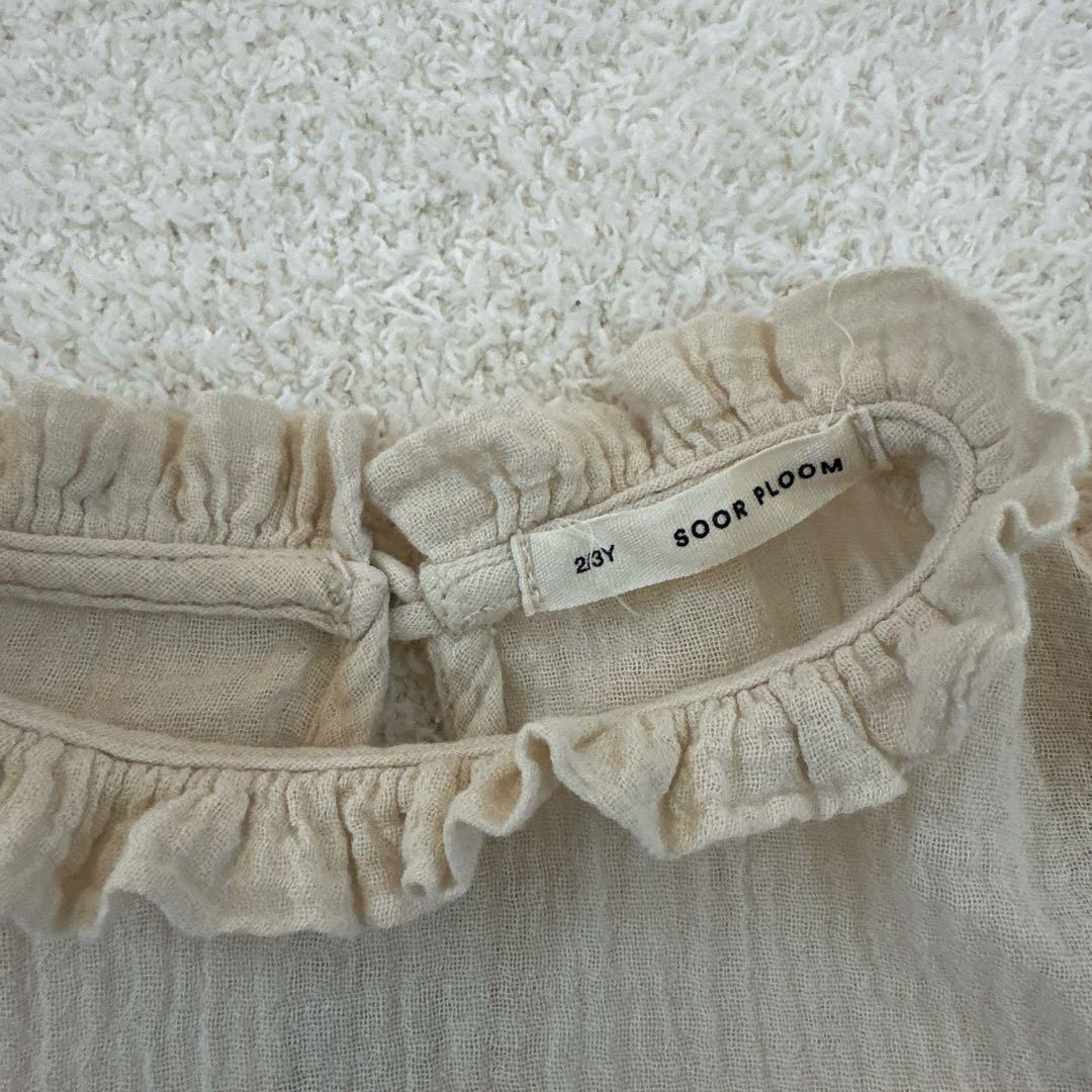SOOR PLOOM フリルブラウス　ベージュ　2/3y