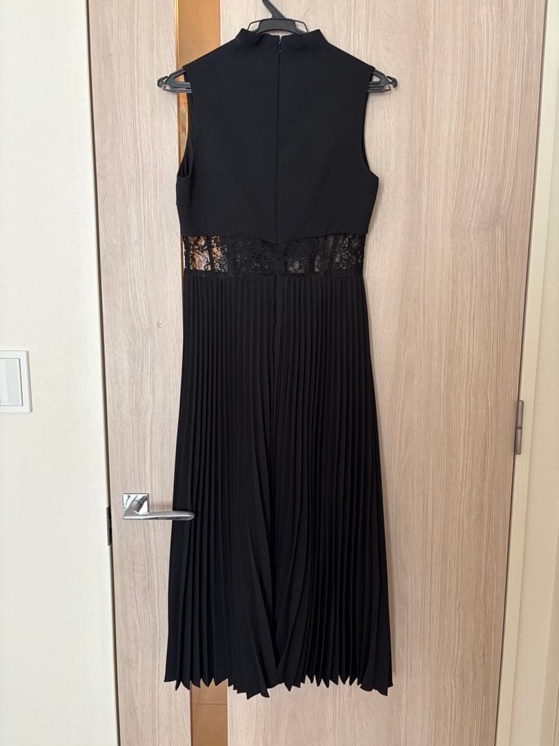 黒のレース 切り替え ドレス GIANA