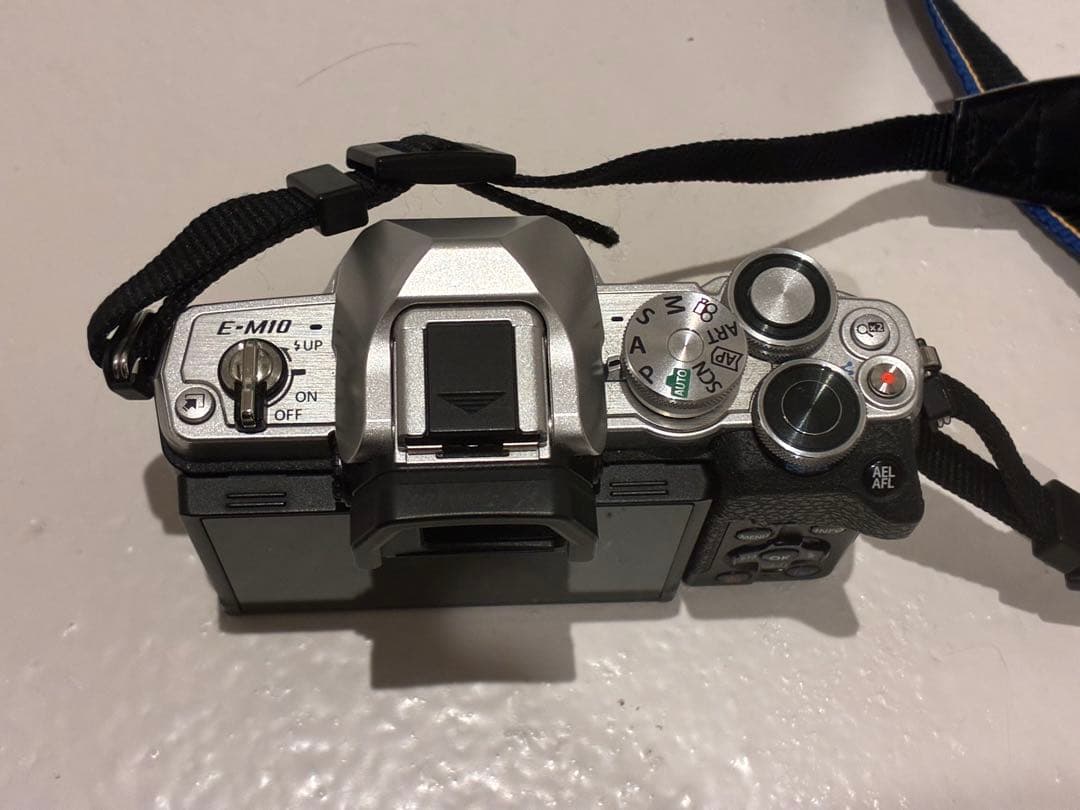 OLYMPUS OM-D E-M10 Mark IV シルバー
