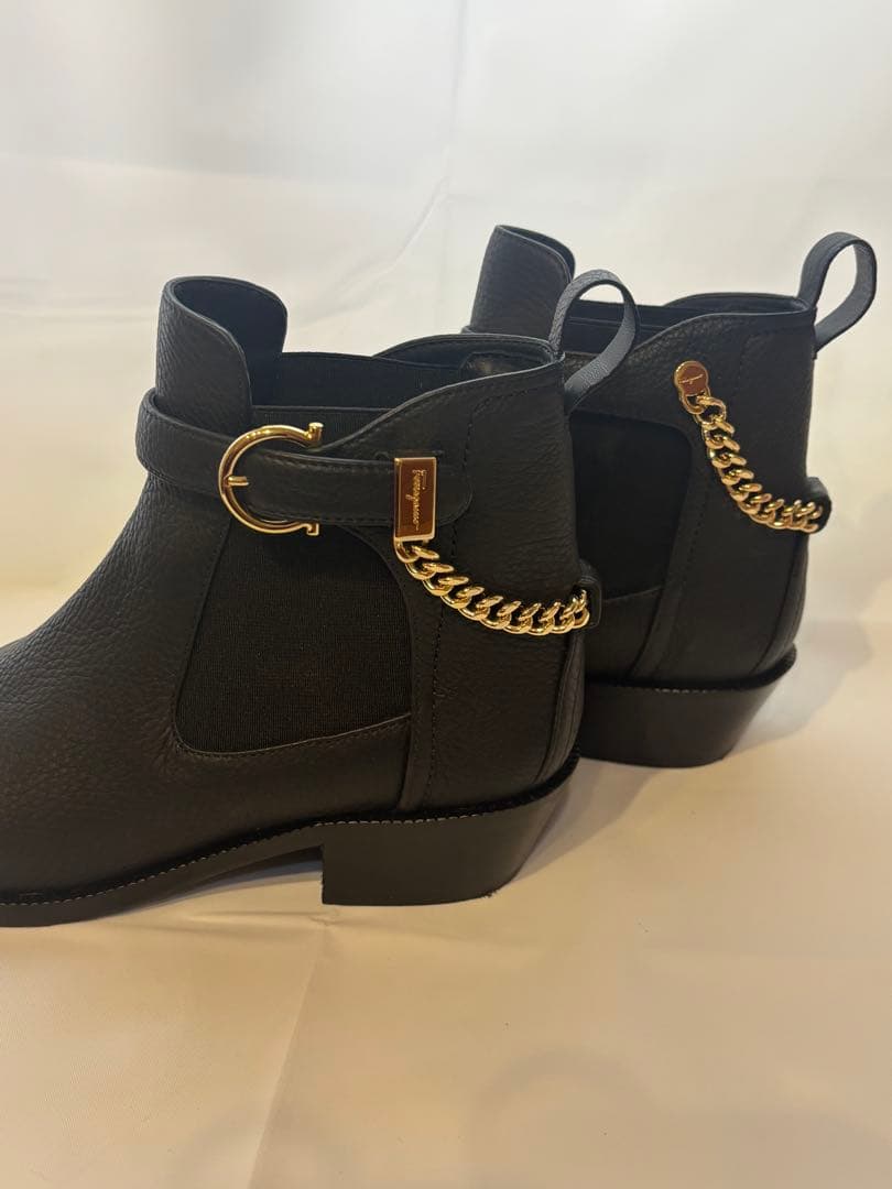 【美品】フェラガモ チェーン付きガンチーニショートブーツ 7 1/2サイズ