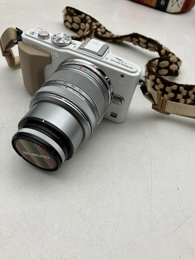 【美品】OLYMPUS E-PL5 デジタル一眼レフ 本体と付属品