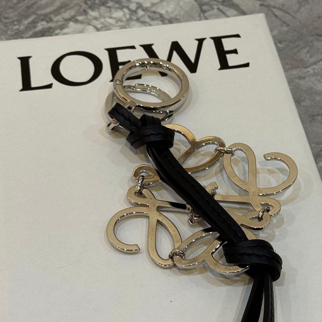 コトラLOEWE ロエベ メタリック アナグラム チャーム キーリング