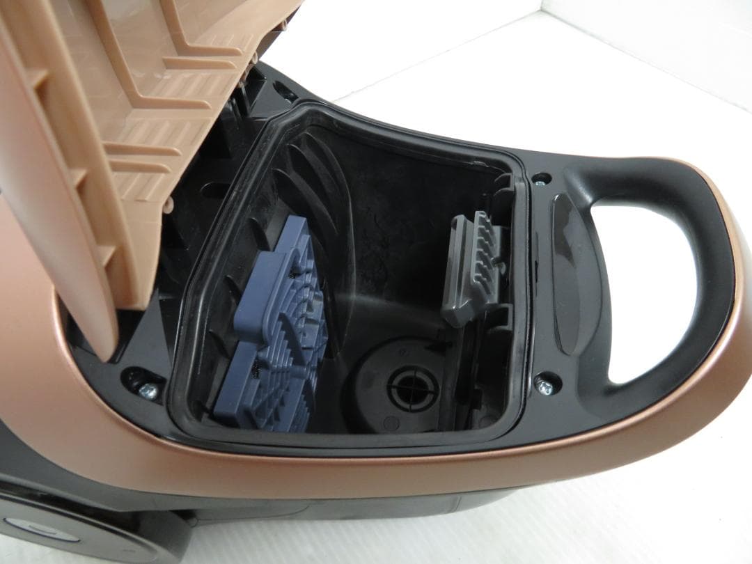 東芝 2022年製 紙パック式掃除機 クリーナー パワーブラシ VC-BKJ9