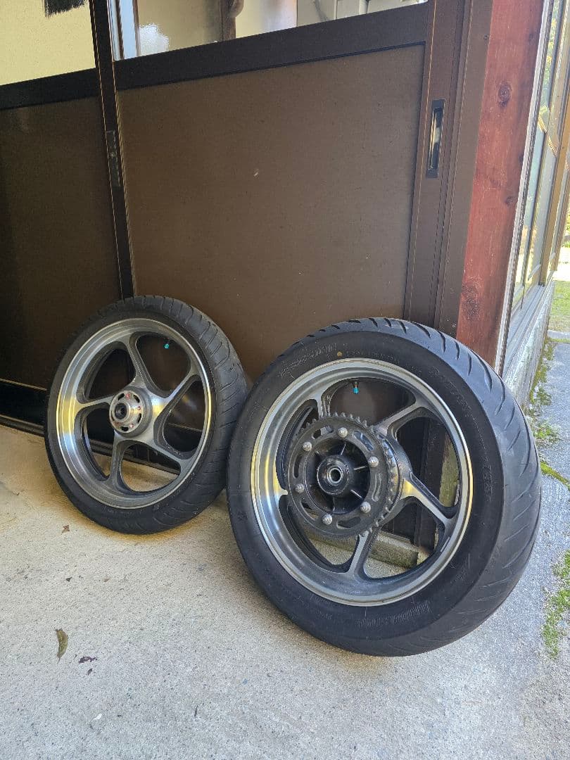 ゼファー1100 純正ホイール　タイヤ2025年製バリ溝！