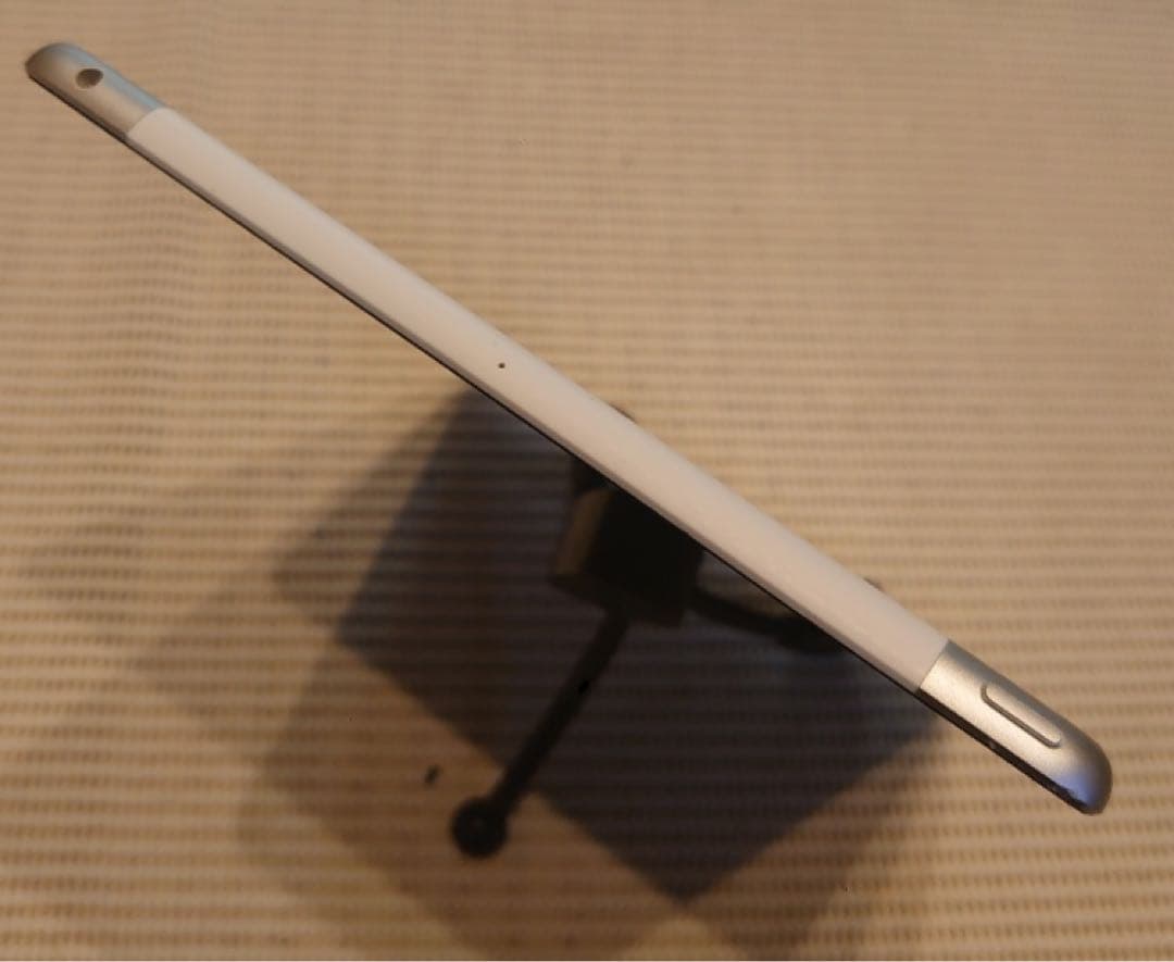 完動品SIMフリーiPad第9世代(A2604)本体64GB送料込4424T