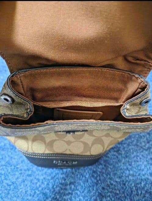 【期間限定値下げ】COACH ボディバッグ ベージュ・ブラック 保存袋付き